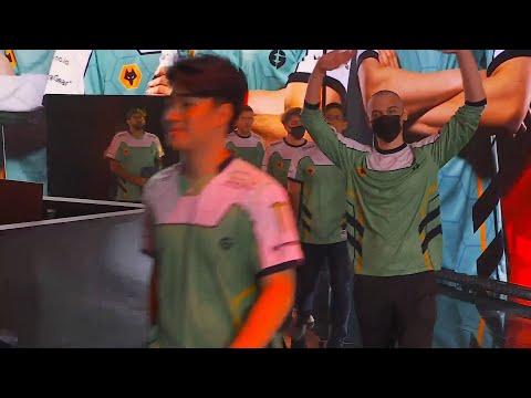 BALD Arteezy makes an appearance on stage