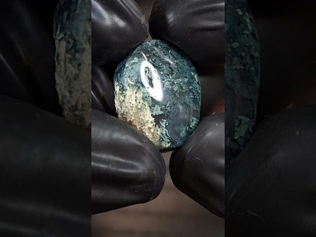 حجر عقيق طحلبي طبيعي