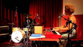 Martina Topley Bird - Carnies live @ Bravo caffè