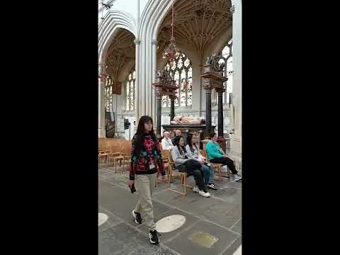Exploring the Majestic Bath Abbey: A Stunning Journey Through History & Architecture