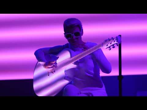 Kaki King: 'Playing with Pink Noise' live | Loop