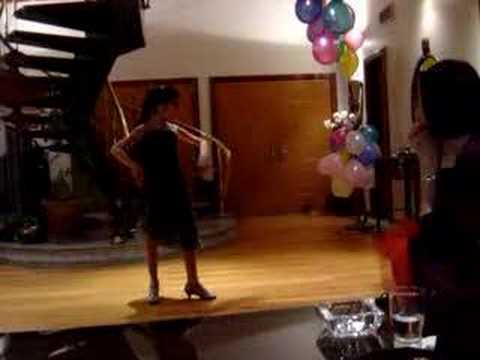  Gustavo Chaile  and  Ayelen Morando  are  dancing  to  the  candombe  "  Azabache  "