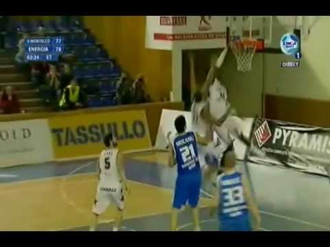 Kyndall Dykes INSANE tip in dunk vs Rovinari (2011-12 Divizia A Romania, week 9)