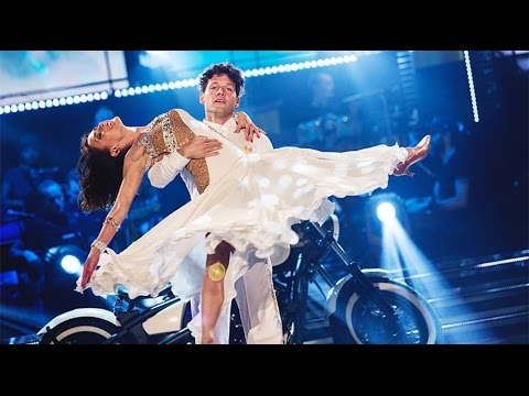 Nassim al Fakir och Jeanette Carlsson - Slowfox - Let’s Dance (TV4)