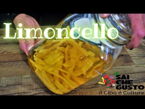 Limoncello fatto in casa | Come fare il limoncello | Ricetta Campana