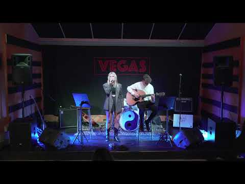 uNa DiReZioNe giUsTa - tha Supreme ft. Neffa ( Acoustic Cover Live )