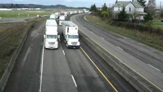 preview picture of video 'Chehalis Flood 2009: First Trucks Through I-5'