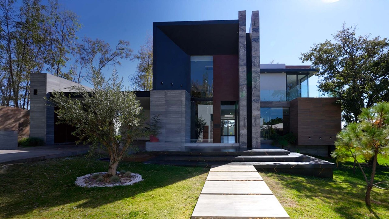 IDEAL SINGLE-LEVEL HOME | Obras Ajenas | Cristian Escoto