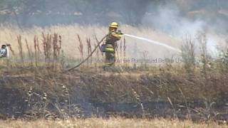 preview picture of video 'North Highlands, CA Grass Fire with Sacramento Metro Fire Copter 1 Helicopter 6-8-2010'