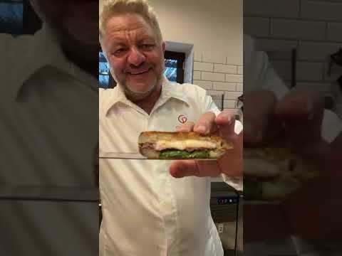 Mezzi paccheri con braciola di melanzana, scapece di alici e melanzane, melanzane a pullastiello