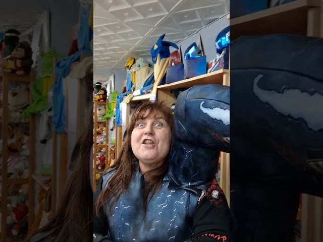 Vídeo relacionado con Marvel Distressed Claw Venom Logo Sudadera con Capucha