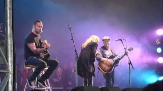 Corey Taylor feat. Lzzy Hale : You Shook Me All Night Long @ Download Festival 2012