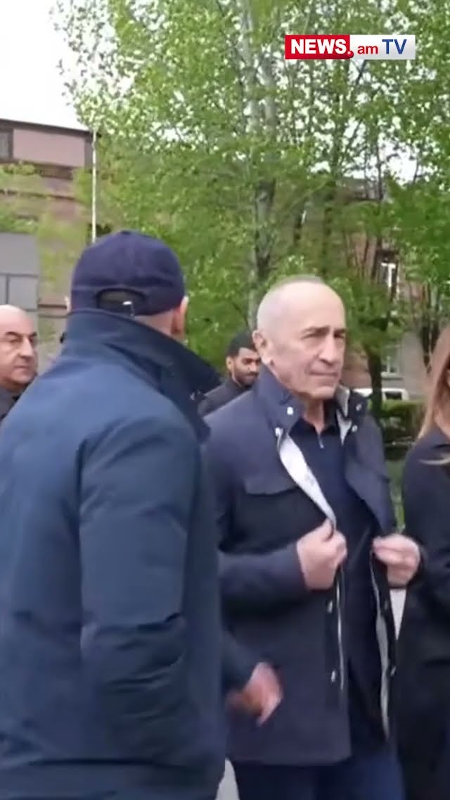 Վարորդներն ազդանշաններով ողջունում են Ռոբերտ Քոչարյանին