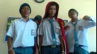 preview picture of video 'XI IPS  - siswa SMAN  nge RAP'