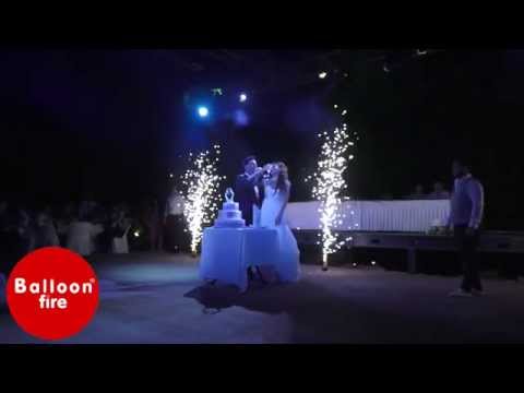 Έπακρον είσοδος πυροφλας-βεντάλια-συντριβάνια στην τούρτα