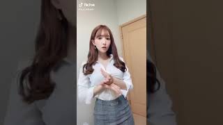 巨乳おっぱいでシャツのボタンが弾け飛びそう