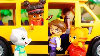 Daniel Tiger´s Toys 🐯 Prince Wednesday is afraid of taking the school bus 😮🚍