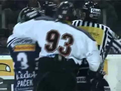 Hockeyfighters.cz  Plzen vs Sparta.wmv