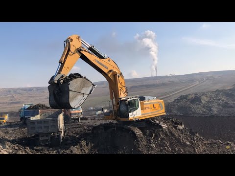 Liebherr 976 Excavator Loading Trucks With Two Passes - Labrianidis SA