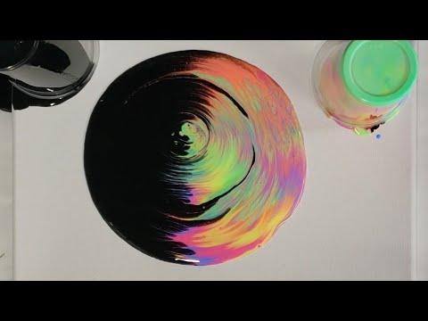 Neon glow in the dark kiss pour - SO COOL!