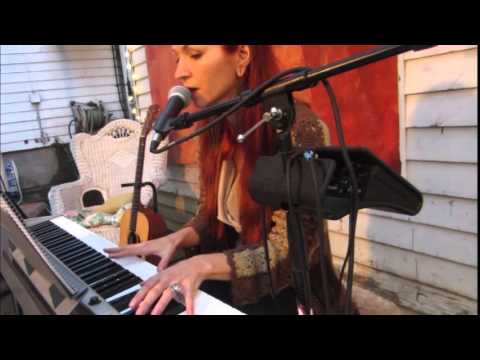Gemiinii Riisiing - Circles - Live at the Woodpecker's Muse Gallery 4.5.13