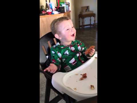 Baby eet bacon en…vindt het fantastisch!