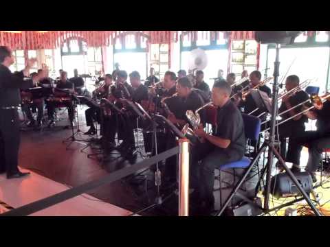 Orchestra Lion of the North - Clamor of Street - Drags everything