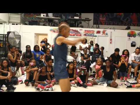 Mickey (T-Squad) VS Danae (Compton Divas) @TommyTheClown Freestyle Friday