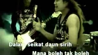Download lagu Kristal   Seragam Hitam mp4 mp3