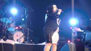 Gossip - Heart beats (The Knife cover, part of the song - Live HD) @ Halle Tony Garnier, Lyon