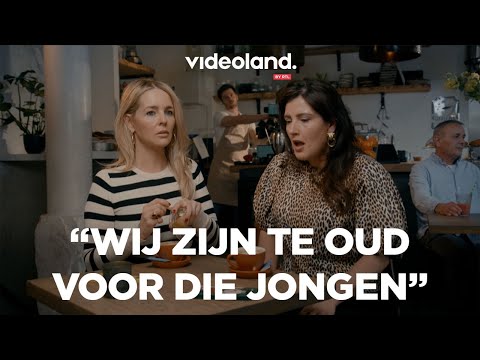 Chantal Janzen en Tina de Bruin krijgen bizarre latte art van knappe barista | Chantal en Tina