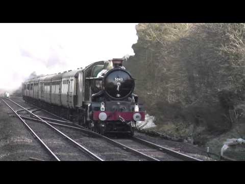 5043 Storms through Tackley on the Moonraker