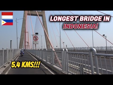 JEMBATAN SURAMADU | CROSSING THE LONGEST BRIDGE IN INDONESIA by MOTORBIKE|