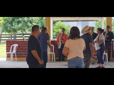 Somos tu Orquesta Los Super Conquistadores Del Folklore de tu amigo Rody Gallardo el Tenor de Oro