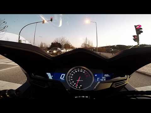 Honda VFR800F V4 VTEC 🚦 Traffic light acceleration