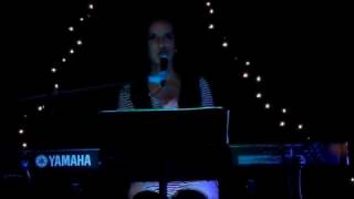 Sarah Chesler "Mitt hjärta sjunger en ny sång" at Seaside Tavern, Stamford, CT 12/17/16