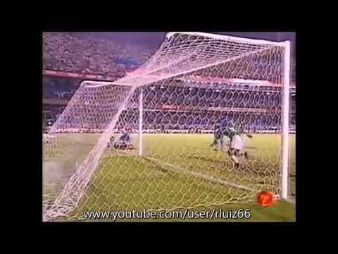 Gol de Oséas contra o Cruzeiro