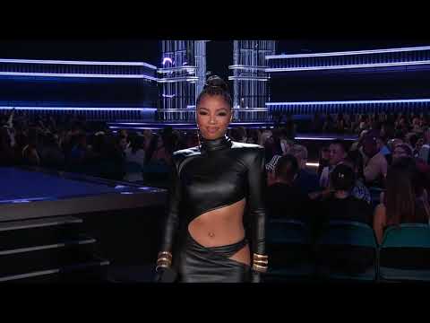 Chloe Bailey Introduces Becky G - BBMAs 2022