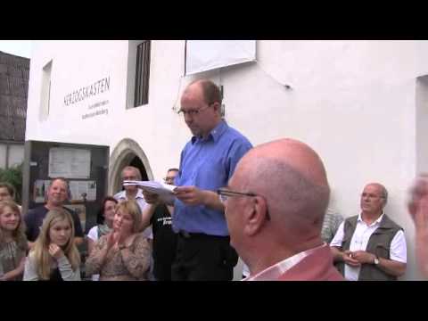 Wahlleiter verkündet Endergebnis