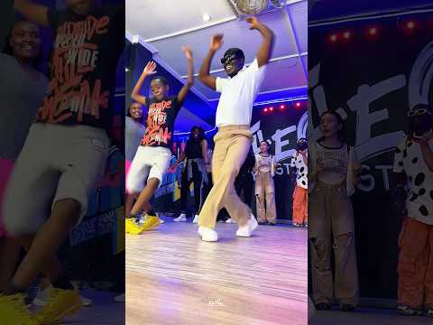 Uncle Waffles ZENZELE dance video