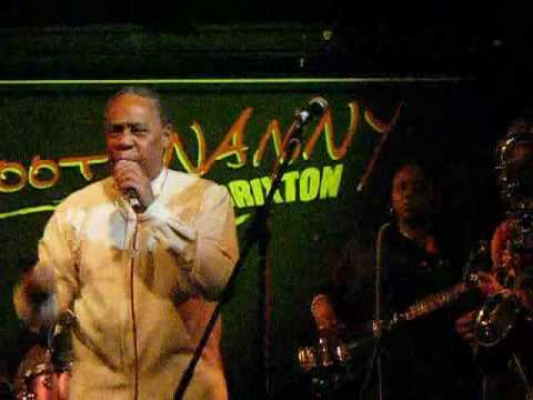 BB Seaton - Lean On Me (live) - 27 Dec 09 - Hootananny, Brixton