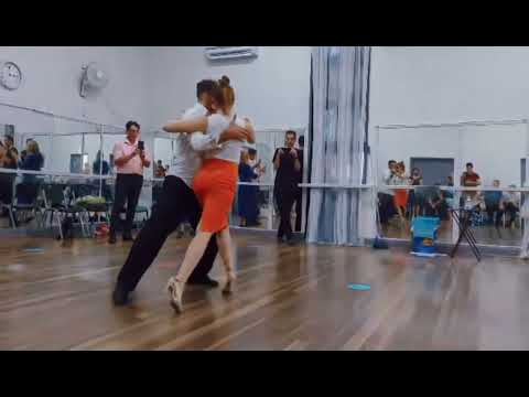 Tango lesson : Connection and Flexibility in close embrace.
