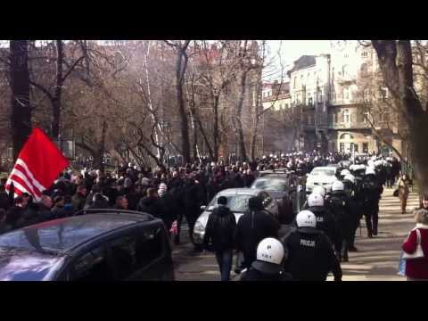 187 Derby Krakowa  Wisła Kraków - CRACOVIA KRAKÓW 3:1 (23 luty 2014) - CRACOVIA przemarsz z rynku