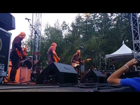Tedeschi Trucks w Bob Weir - Key To The Highway ~ Walkin' Blues
