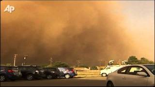 Raw Video: Dust Storm Rolls Through Texas
