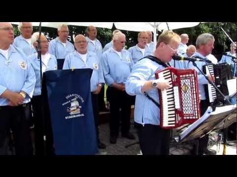 MVI_4292.MOV  Die Blauwe See  Johan Ensing met de "Noszélie Singers'