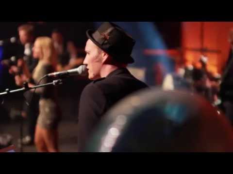 ALLSTARS   NOVO   Love is in the air