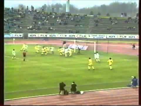 FOOTBALL - COUPE DE FRANCE 1995 : SAINT-LEU - NANTES (LA 1re MI-TEMPS)
