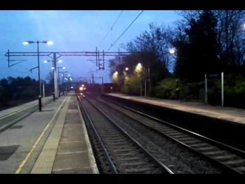 66084 thrashing through Acton bridge with Tones!