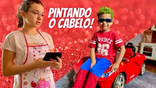 PINTANDO O CABELO DA TURMA DO DEVA- Playing Hairdresser and coloring her hair